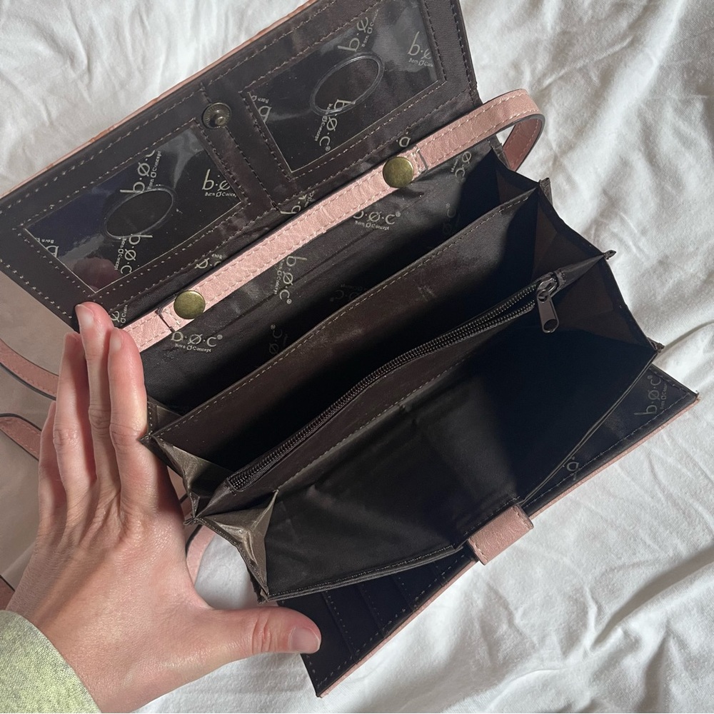 B.o.c. Pastel Pink Tooled Leather Crossbody Wallet Snap - Picture 6 of 9